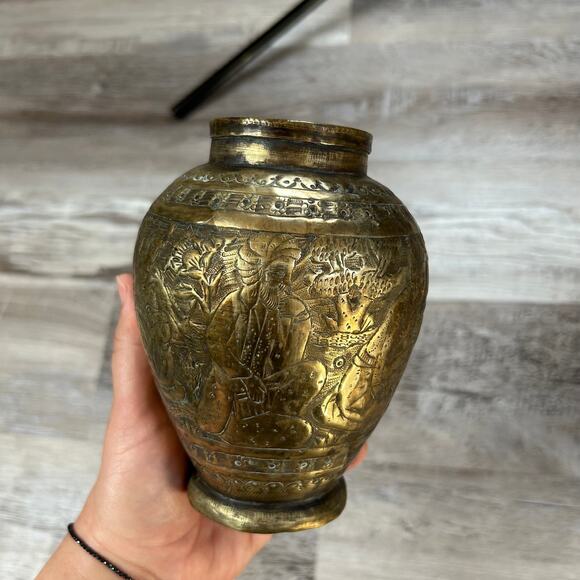 Vintage Etched Brass Vase 6" Middle Eastern Indian Style Decorative Urn Jar - Picture 3 of 6